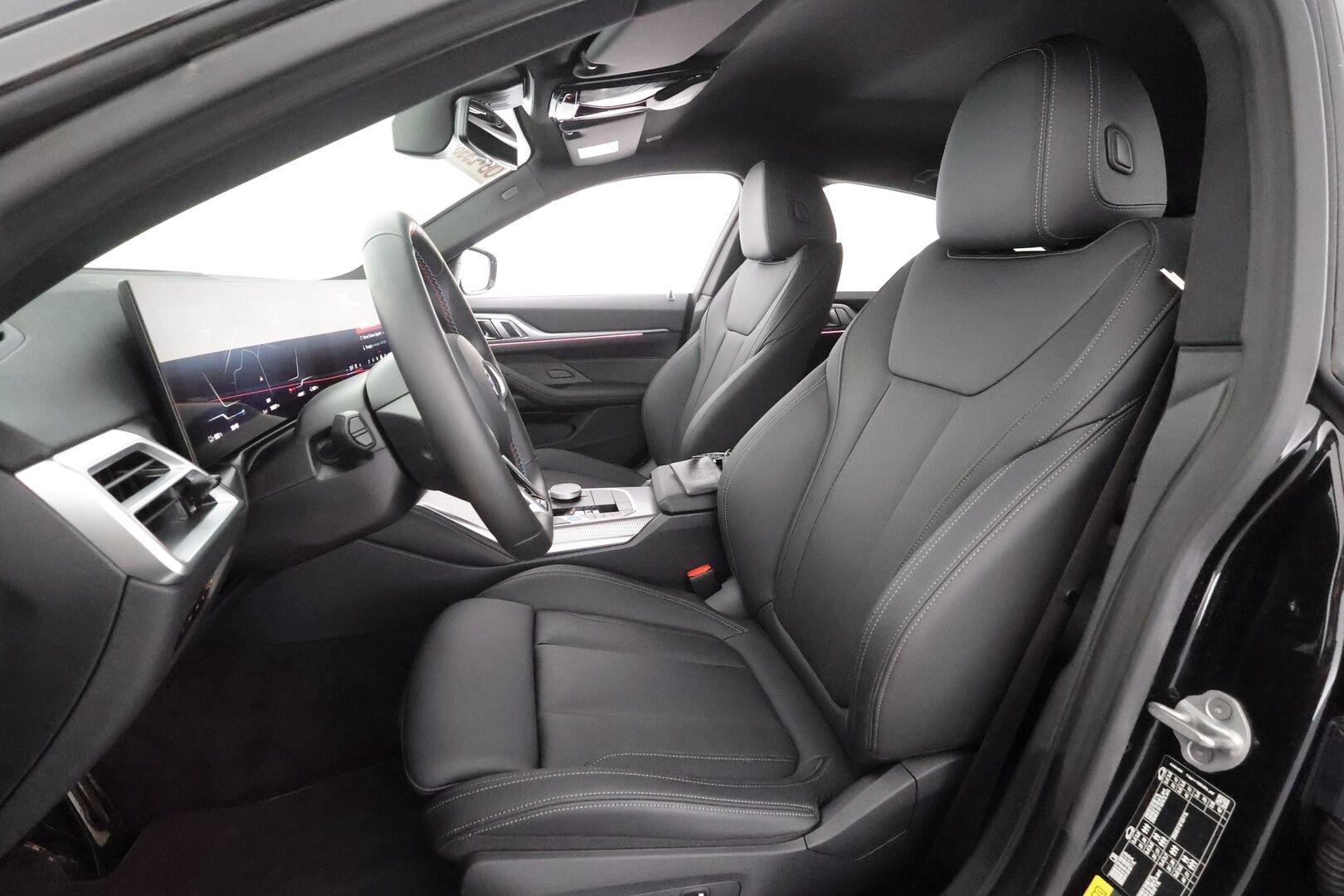 BMW I4 M60 2026 M60 xDrive Fully Charged * ACC / HUD / H&K / Koukku / Adapt.LED / 360° / Muistipenkki / Comfort Access * - Akuston esilämmitys / Sporttinahat / Kahdet renkaat aluvanteilla / Huippuvarusteet