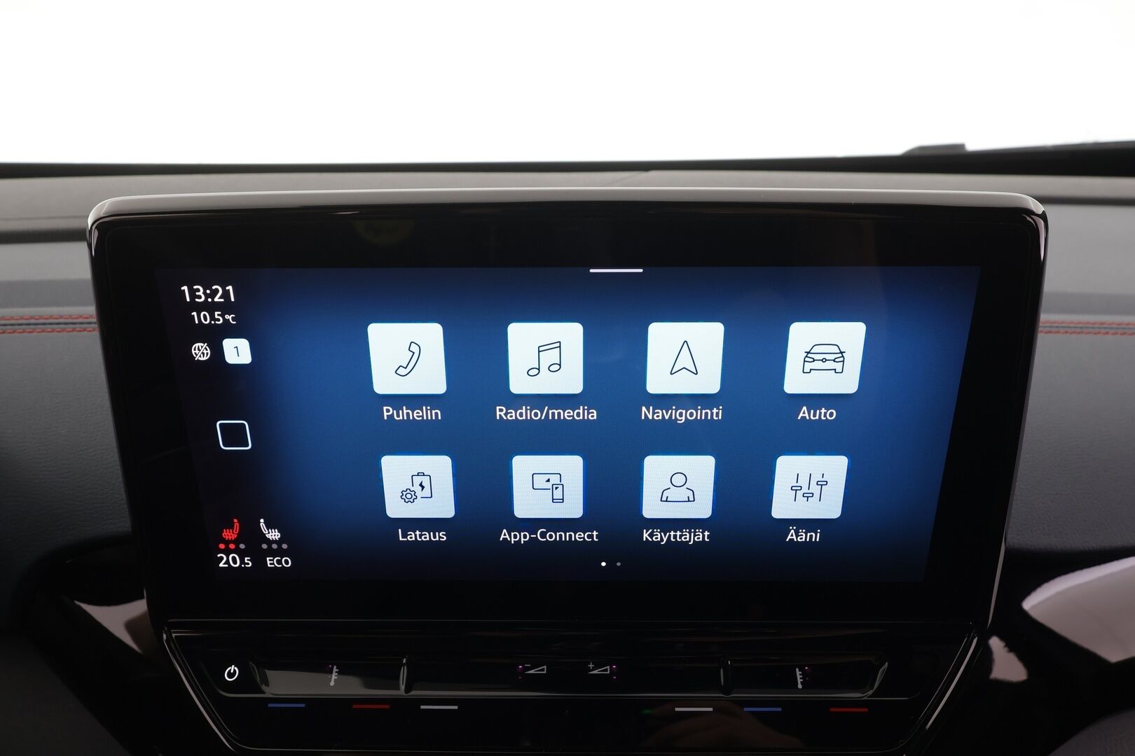 VOLKSWAGEN ID.4 2022 GTX Dual Motor 220kW * ILP / Koukku / ACC / Matrix / P.Kamera / Kaistavahti / Navi / Keyless * - Kahdet renkaat aluvanteilla / 2x Latauskaapelit / Merkkihuollot