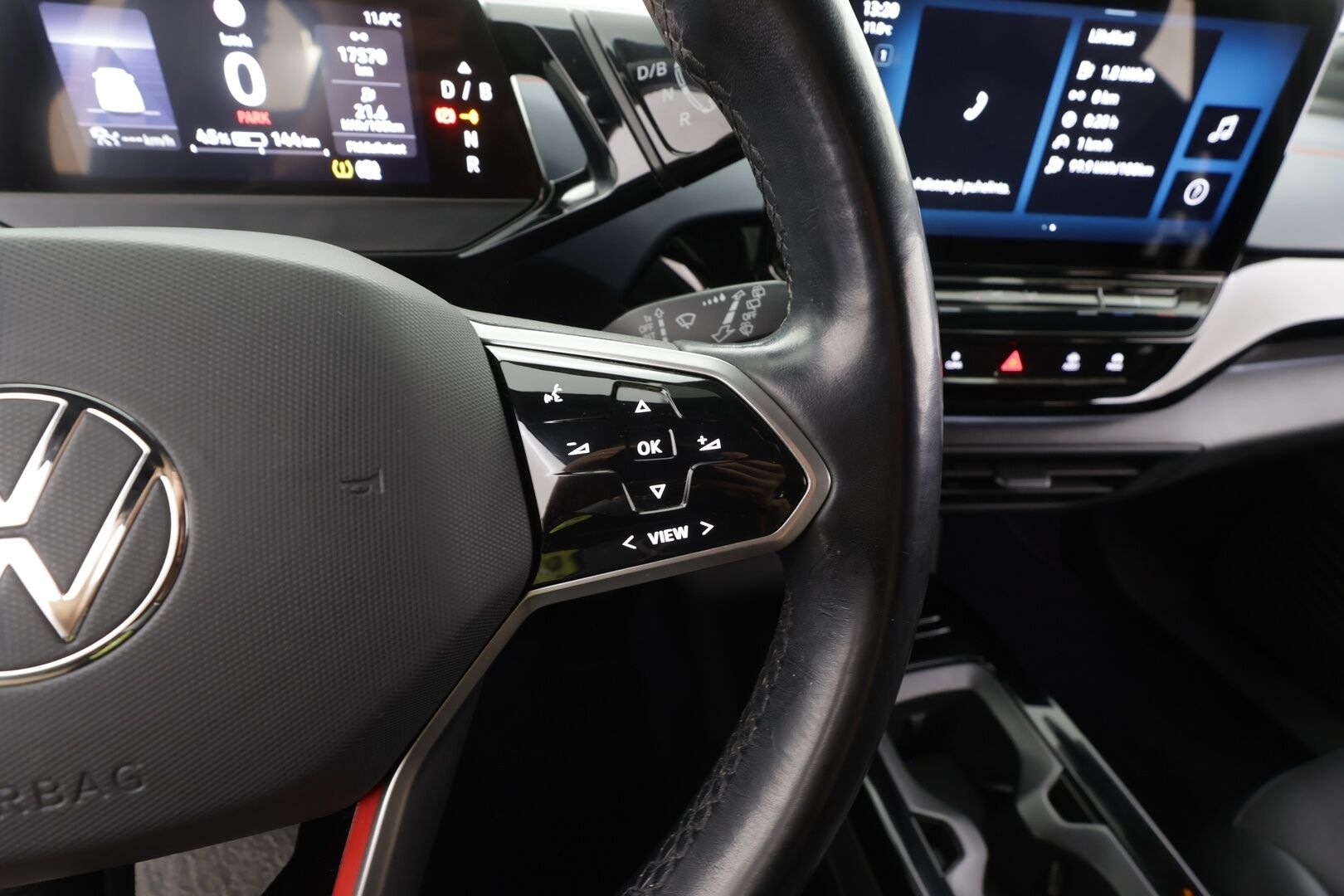 VOLKSWAGEN ID.4 2022 GTX Dual Motor 220kW * ILP / Koukku / ACC / Matrix / P.Kamera / Kaistavahti / Navi / Keyless * - Kahdet renkaat aluvanteilla / 2x Latauskaapelit / Merkkihuollot