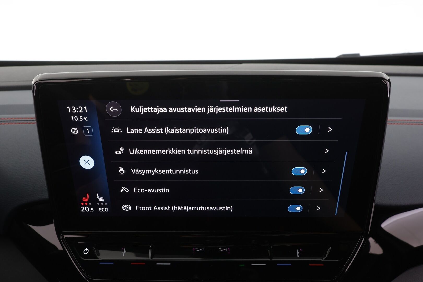 VOLKSWAGEN ID.4 2022 GTX Dual Motor 220kW * ILP / Koukku / ACC / Matrix / P.Kamera / Kaistavahti / Navi / Keyless * - Kahdet renkaat aluvanteilla / 2x Latauskaapelit / Merkkihuollot