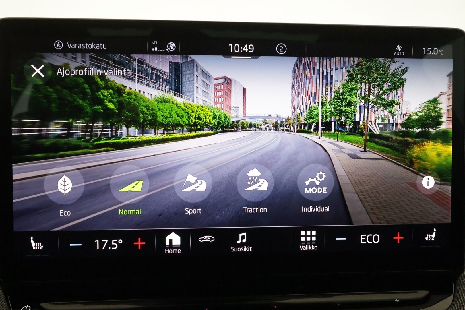 SKODA ENYAQ 2023 80x 4x4 iV - Panorama | HUD | ACC | ILP | P.kamera | Matrix | Muistipenkki | Keyless
