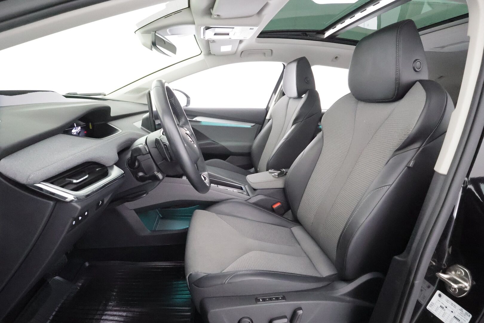 SKODA ENYAQ 2023 80x 4x4 iV - Panorama | HUD | ACC | ILP | P.kamera | Matrix | Muistipenkki | Keyless