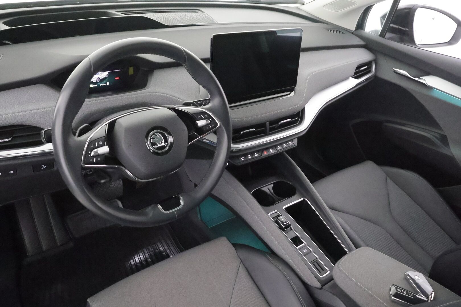 SKODA ENYAQ 2023 80x 4x4 iV - Panorama | HUD | ACC | ILP | P.kamera | Matrix | Muistipenkki | Keyless