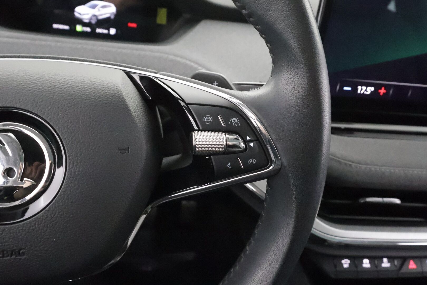 SKODA ENYAQ 2023 80x 4x4 iV - Panorama | HUD | ACC | ILP | P.kamera | Matrix | Muistipenkki | Keyless