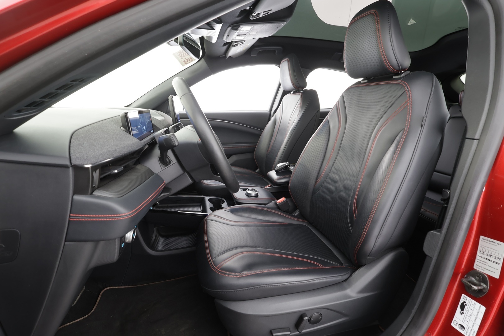 FORD MUSTANG MACH-E 2022 351hv AWD * Koukku / Lasikatto / ACC / 360° / B&O / Muistipenkki / Navi / Kaistavahti / Keyless * - Merkkihuollot / 2x Latauskaapelit / Kahdet renkaat aluvanteilla 