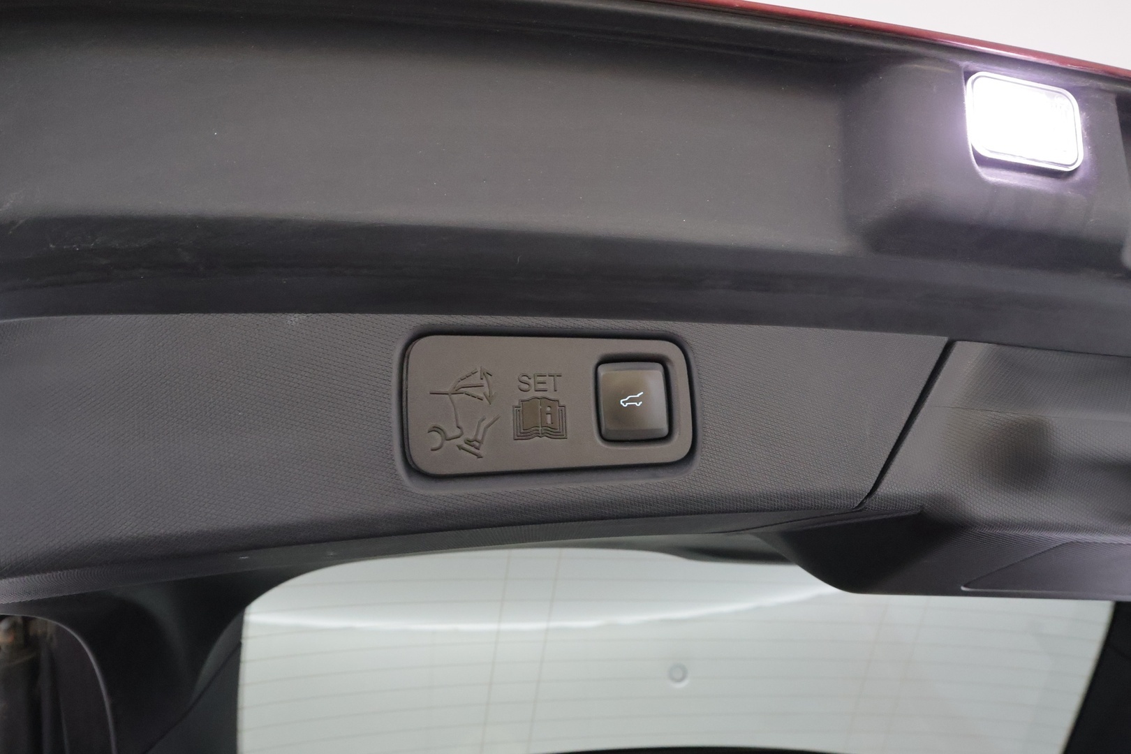 FORD MUSTANG MACH-E 2022 351hv AWD * Koukku / Lasikatto / ACC / 360° / B&O / Muistipenkki / Navi / Kaistavahti / Keyless * - Merkkihuollot / 2x Latauskaapelit / Kahdet renkaat aluvanteilla 