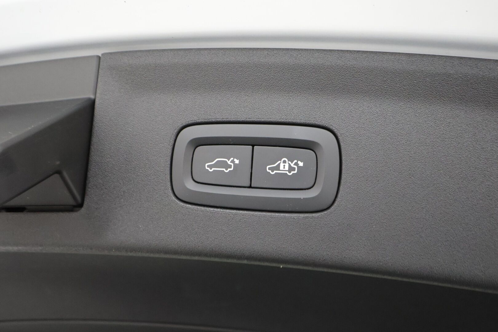 POLESTAR 2 2023 Long Range Single Motor, 170kW * ILP / Lasikatto / H&K / ACC / LED / 360 / Sportpenkki Muistilla / Navi / Keyless * - 2x Latauskaapelit / Kahdet renkaat aluvanteilla