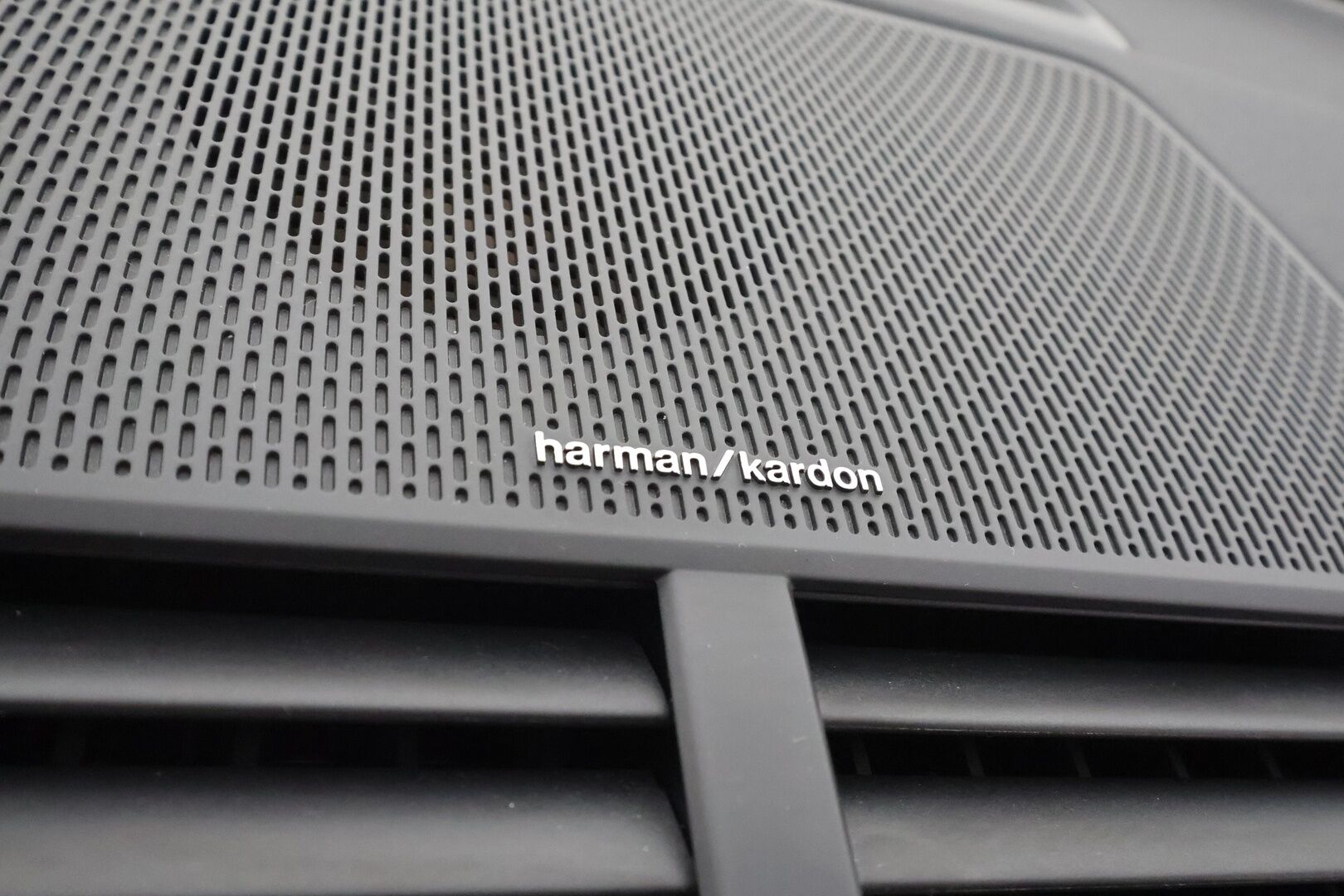 POLESTAR 2 2023 Long Range Single Motor, 170kW * ILP / Lasikatto / H&K / ACC / LED / 360 / Sportpenkki Muistilla / Navi / Keyless * - 2x Latauskaapelit / Kahdet renkaat aluvanteilla