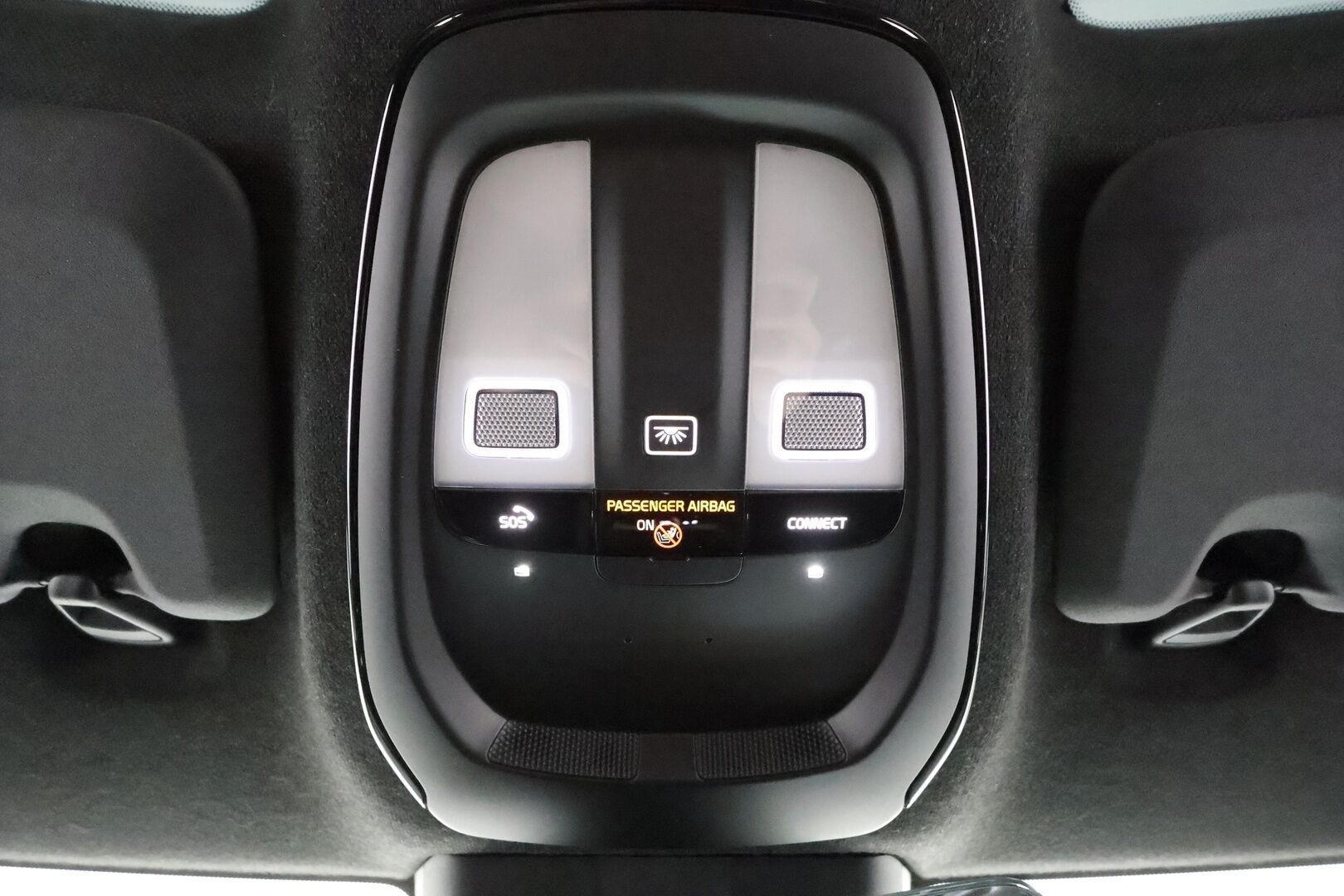 POLESTAR 2 2023 Long Range Single Motor, 170kW * ILP / Lasikatto / H&K / ACC / LED / 360 / Sportpenkki Muistilla / Navi / Keyless * - 2x Latauskaapelit / Kahdet renkaat aluvanteilla