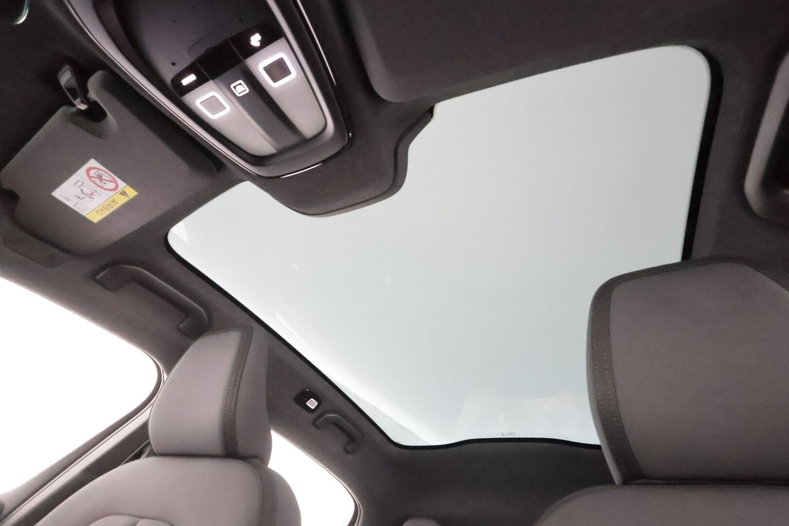 POLESTAR 2 2023 Long Range Single Motor, 170kW * ILP / Lasikatto / H&K / ACC / LED / 360 / Sportpenkki Muistilla / Navi / Keyless * - 2x Latauskaapelit / Kahdet renkaat aluvanteilla