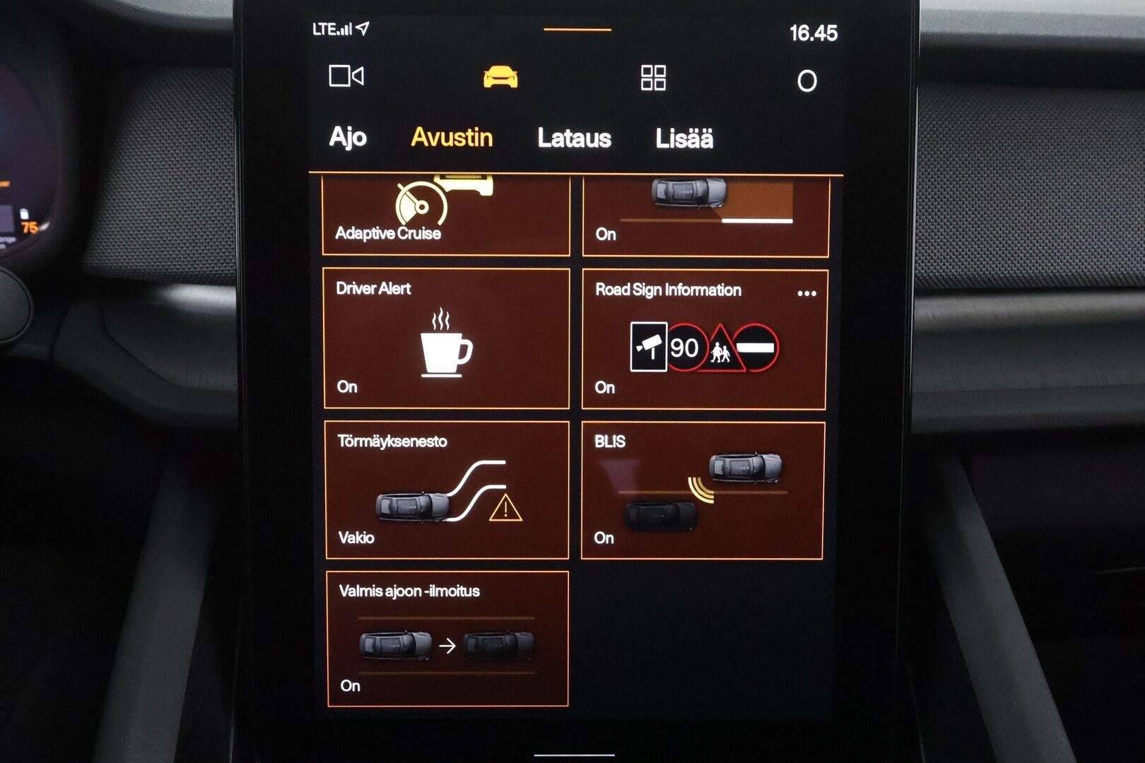 POLESTAR 2 2023 Long Range Single Motor, 170kW * ILP / Lasikatto / H&K / ACC / LED / 360 / Sportpenkki Muistilla / Navi / Keyless * - 2x Latauskaapelit / Kahdet renkaat aluvanteilla