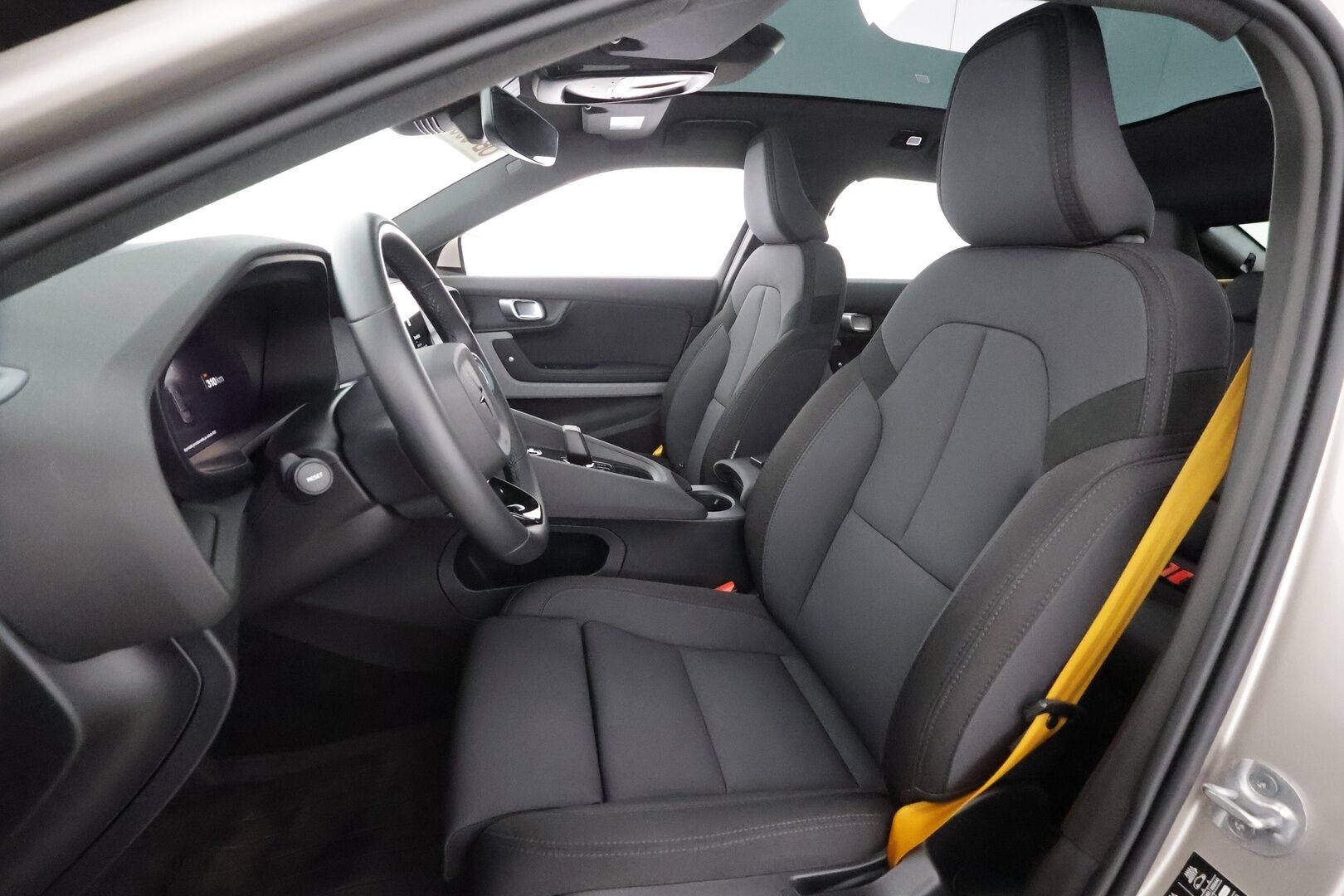 POLESTAR 2 2024 Long range Dual motor Performance 350kW, 82kWh - | Pilot&Plus Paketti | ACC | H&K | Lasikatto | 360° | Muistipenkki | Pixel LED | 2x Performance vanteet | Merkkihuollettu |