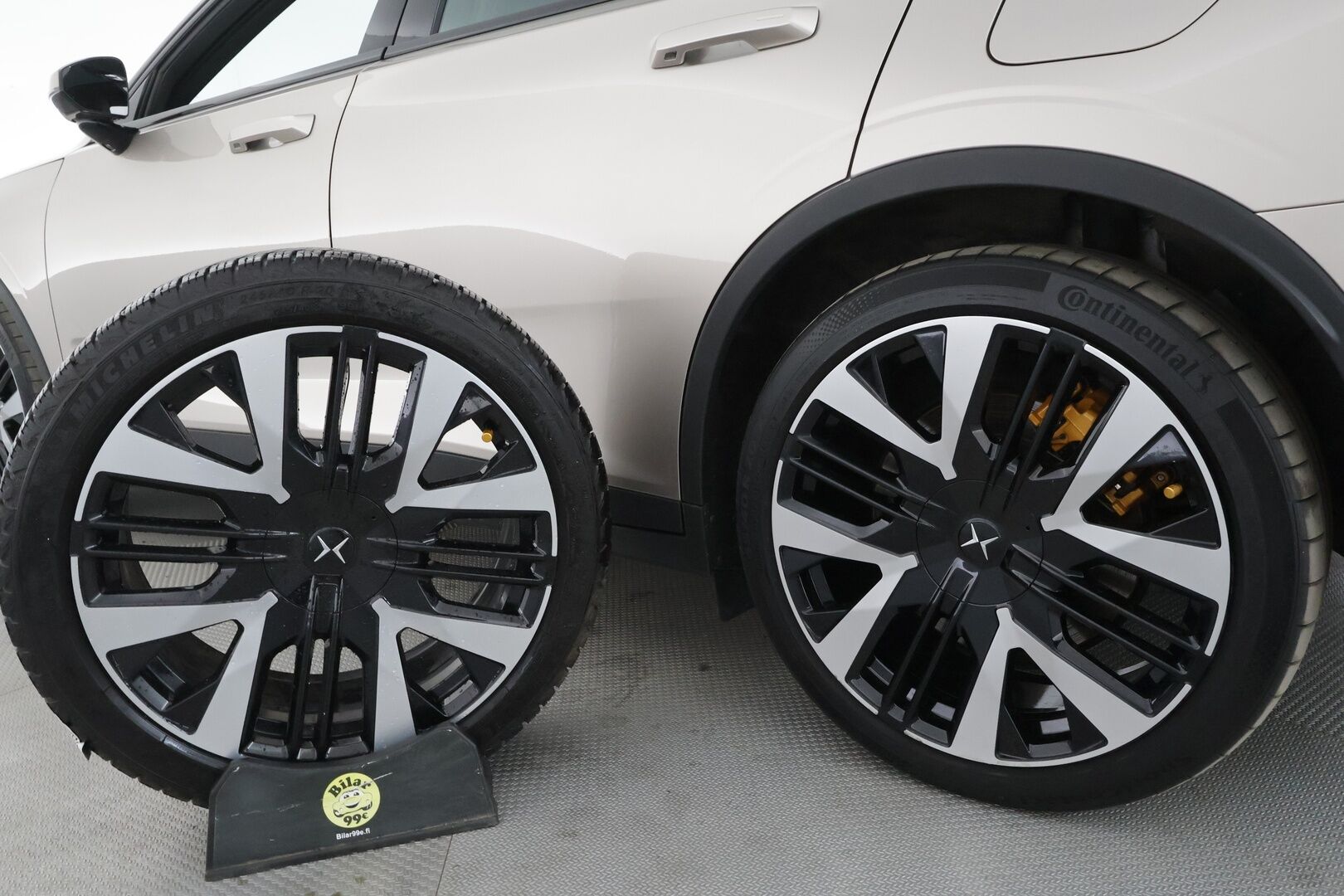 POLESTAR 2 2024 Long range Dual motor Performance 350kW, 82kWh - | Pilot&Plus Paketti | ACC | H&K | Lasikatto | 360° | Muistipenkki | Pixel LED | 2x Performance vanteet | Merkkihuollettu |