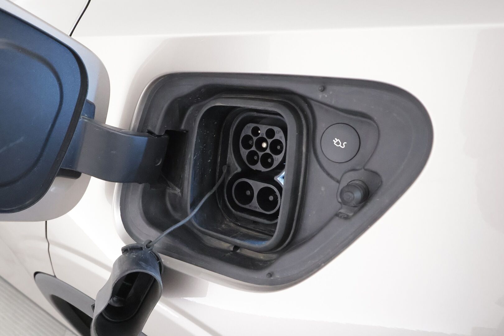 POLESTAR 2 2024 Long range Dual motor Performance 350kW, 82kWh - | Pilot&Plus Paketti | ACC | H&K | Lasikatto | 360° | Muistipenkki | Pixel LED | 2x Performance vanteet | Merkkihuollettu |