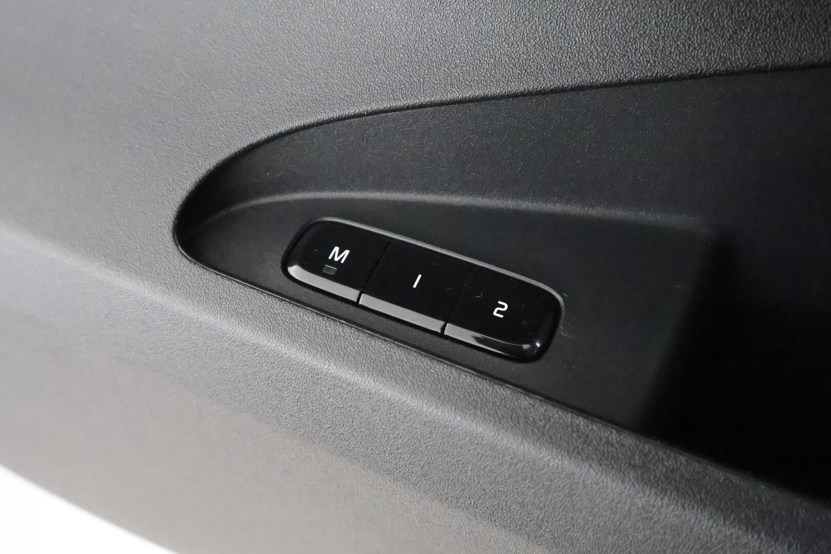POLESTAR 2 2024 Long range Dual motor Performance 350kW, 82kWh - | Pilot&Plus Paketti | ACC | H&K | Lasikatto | 360° | Muistipenkki | Pixel LED | 2x Performance vanteet | Merkkihuollettu |