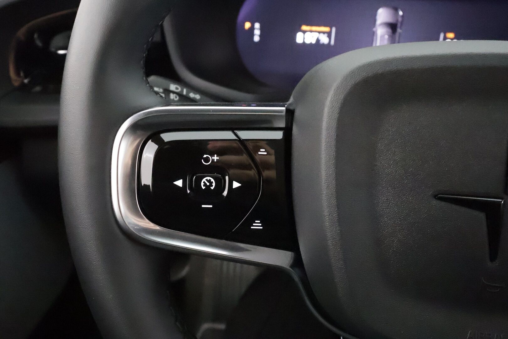 POLESTAR 2 2024 Long range Dual motor Performance 350kW, 82kWh - | Pilot&Plus Paketti | ACC | H&K | Lasikatto | 360° | Muistipenkki | Pixel LED | 2x Performance vanteet | Merkkihuollettu |