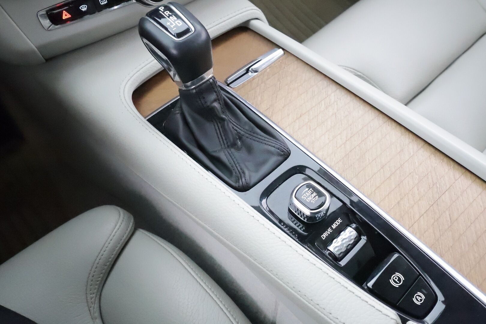 Volvo V90 2019 T6 AWD Inscription aut. - | Harvinainen puhdas bensa! | Pilot assist | Koukku | Webasto | HUD | Panorama | Full-LED | P-kamera | Sporttipenkit |