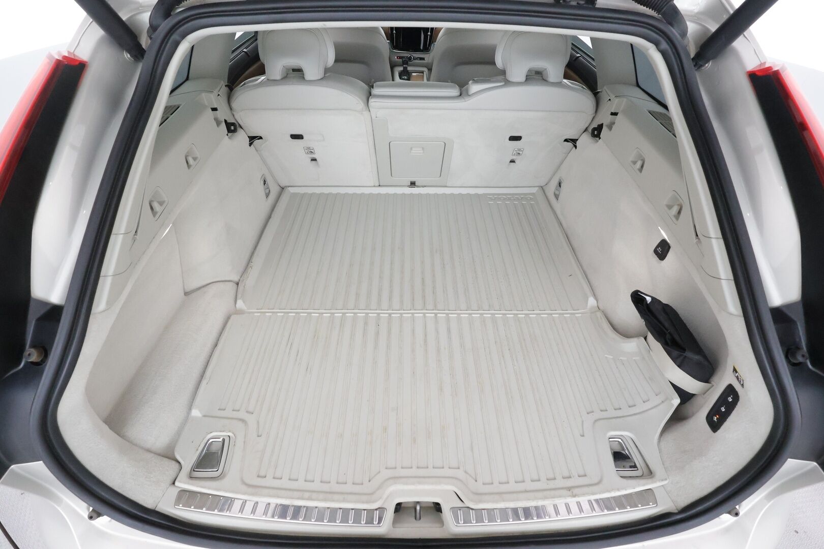 Volvo V90 2019 T6 AWD Inscription aut. - | Harvinainen puhdas bensa! | Pilot assist | Koukku | Webasto | HUD | Panorama | Full-LED | P-kamera | Sporttipenkit |