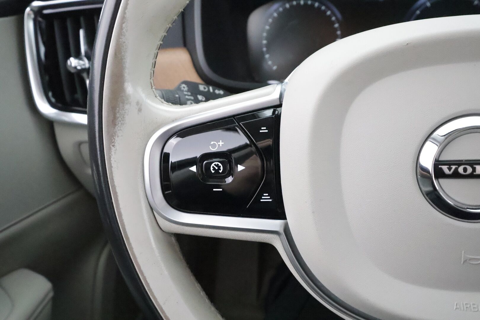 Volvo V90 2019 T6 AWD Inscription aut. - | Harvinainen puhdas bensa! | Pilot assist | Koukku | Webasto | HUD | Panorama | Full-LED | P-kamera | Sporttipenkit |