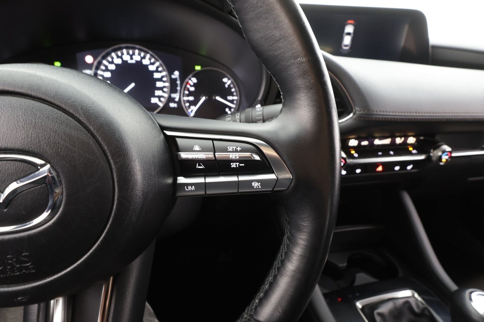 MAZDA 3 2022 Hatchback 2.0 (150hv) M Hybrid e-Skyactiv-G * ACC / HUD / Navi / LED / P.Kamera / Keyless / Ratinlämmitin * - Merkkihuollettu 