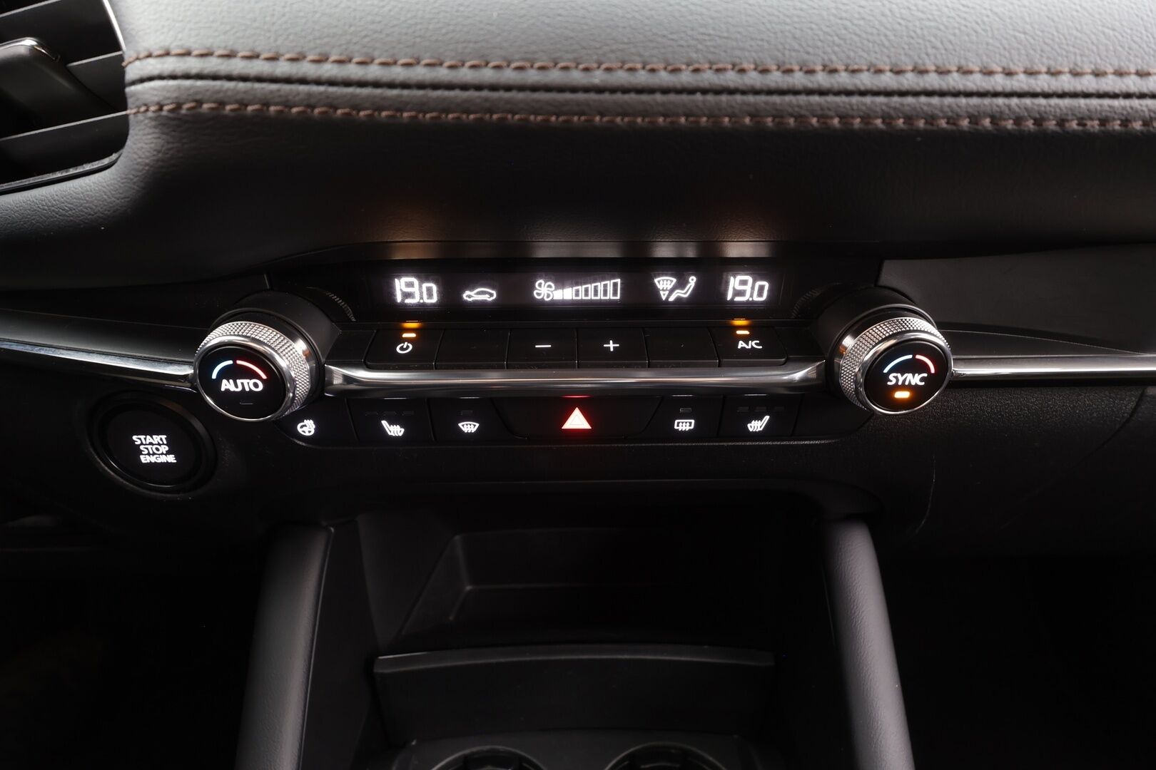 MAZDA 3 2022 Hatchback 2.0 (150hv) M Hybrid e-Skyactiv-G * ACC / HUD / Navi / LED / P.Kamera / Keyless / Ratinlämmitin * - Merkkihuollettu 