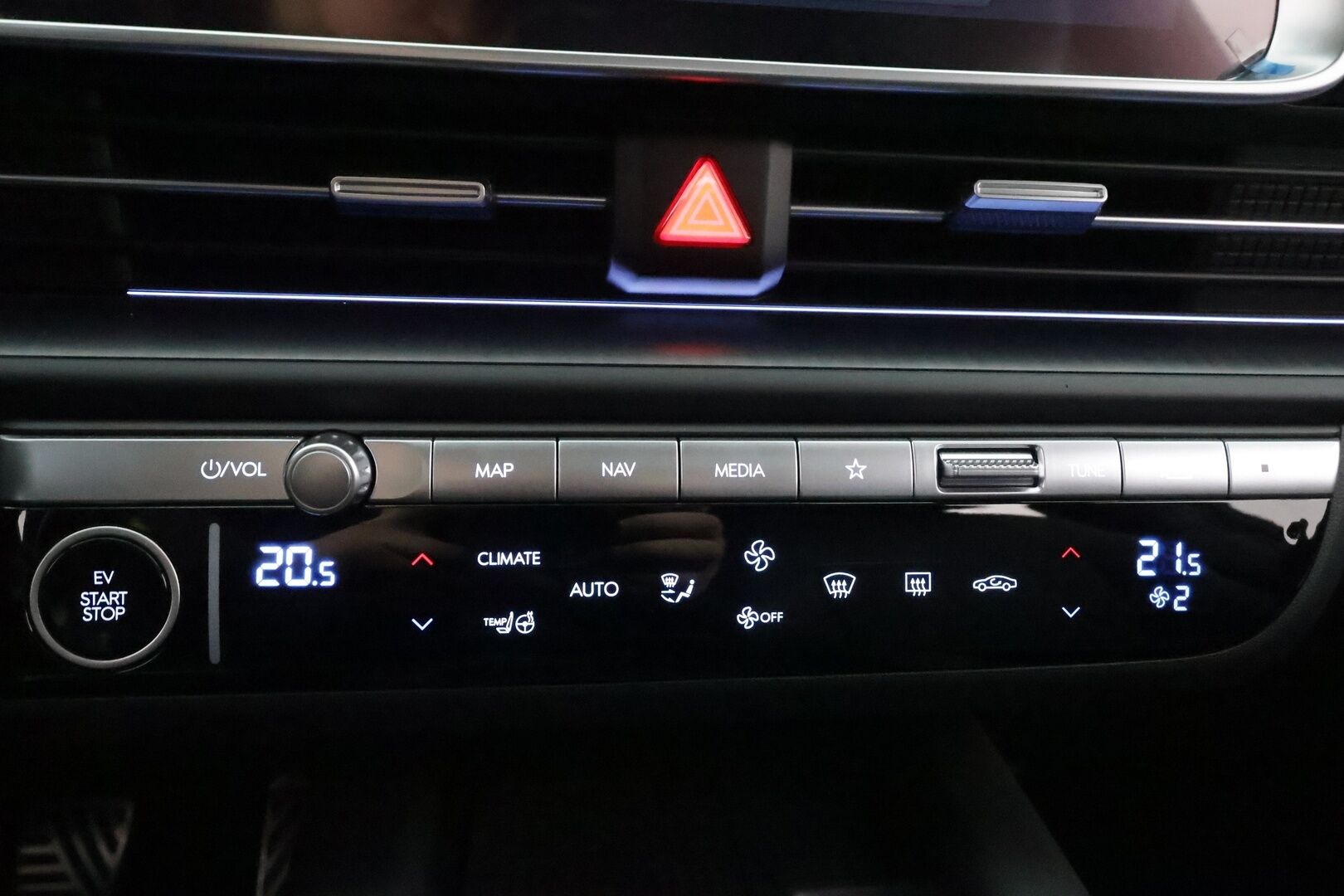 HYUNDAI IONIQ 6 2025 77 kWh 325 hv AWD Ultimate * ACC / ILP / Bose / 360° / Ilmastoidut nahat / Muistipenkki * - ALV-vähennyskelpoinen