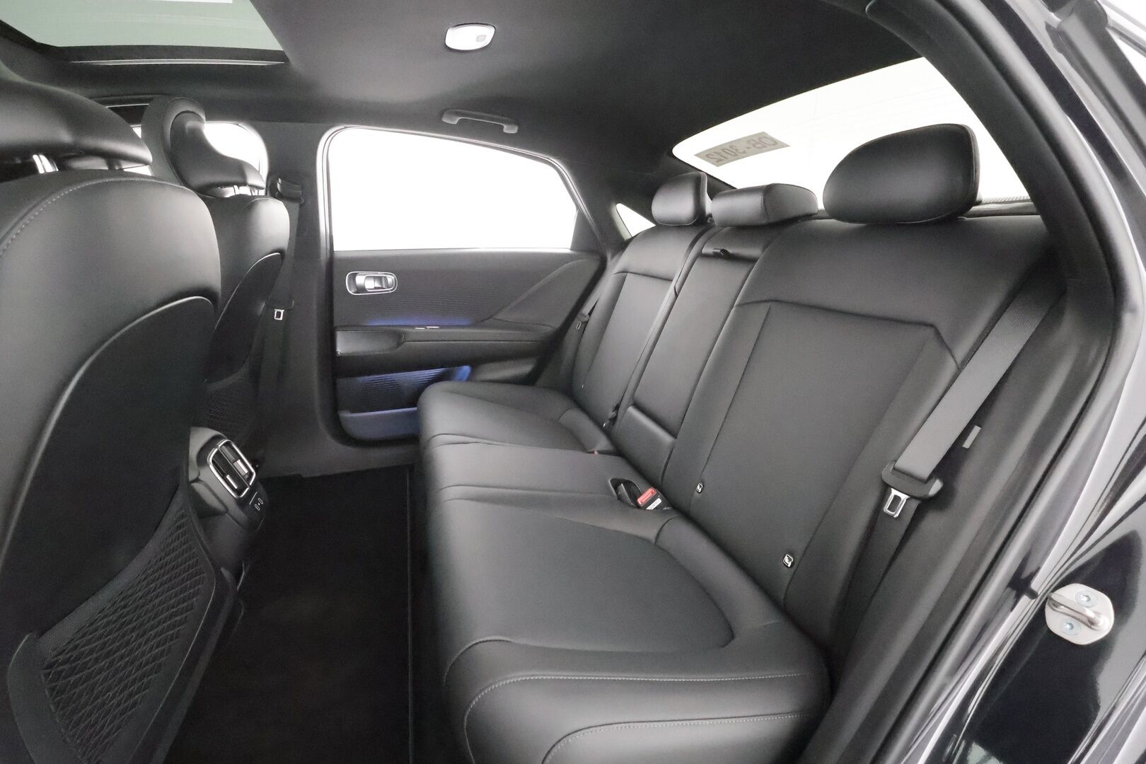 HYUNDAI IONIQ 6 2025 77 kWh 325 hv AWD Ultimate * ACC / ILP / Bose / 360° / Ilmastoidut nahat / Muistipenkki * - ALV-vähennyskelpoinen