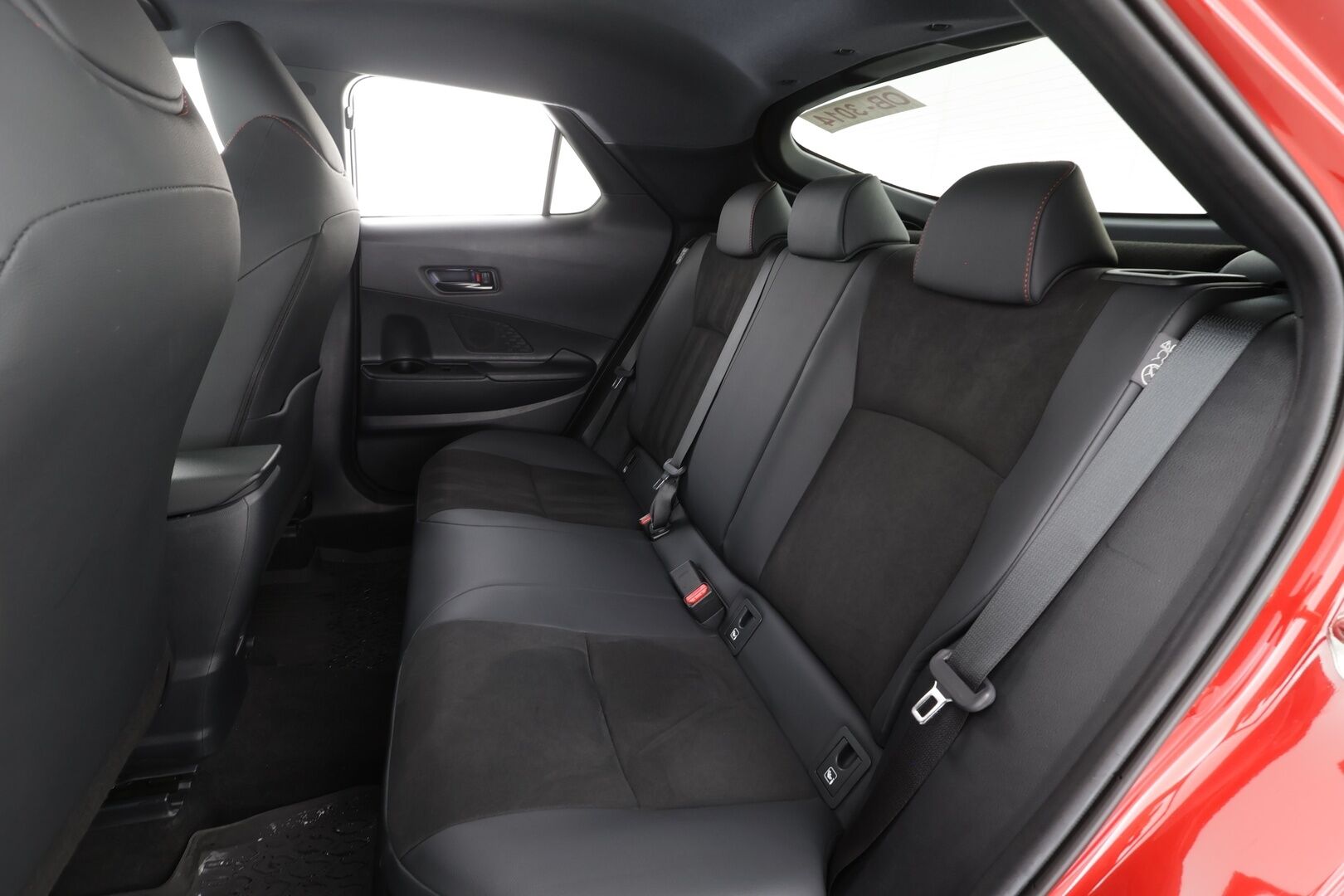 Toyota C-HR 2024 2,0 Hybrid AWD-i GR SPORT - | HUD | JBL | Adapt.vakkari | P.kamera | Muistipenkki |Sporttipenkit |  Navi | KeylessGo | Kahdet renkaat aluvanteilla | Merkkihuollettu