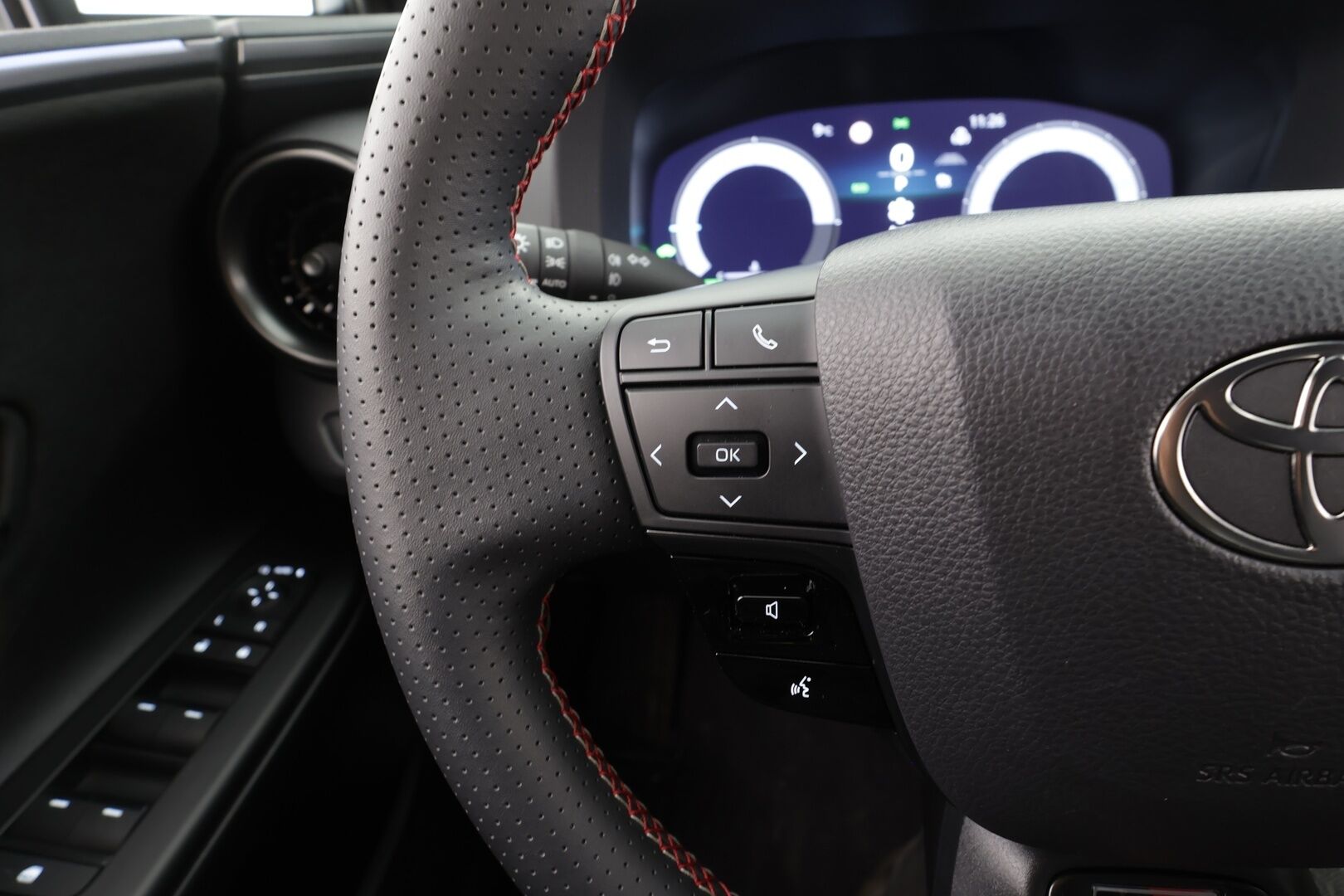 Toyota C-HR 2024 2,0 Hybrid AWD-i GR SPORT - | HUD | JBL | Adapt.vakkari | P.kamera | Muistipenkki |Sporttipenkit |  Navi | KeylessGo | Kahdet renkaat aluvanteilla | Merkkihuollettu