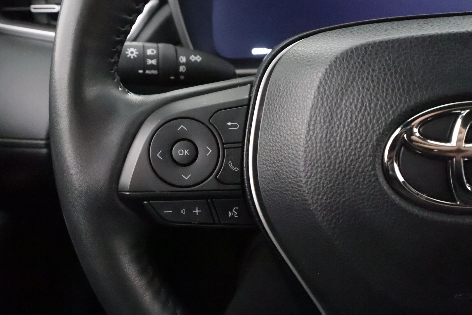 TOYOTA COROLLA CROSS 2023 2.0 Hybrid AWD-i Premium - | ACC | JBL | P.Kamera | Sähköpenkki | Digimittari | Ratinlämmitin | Keylessgo | Nahat | LED | Ratinlämmitin |