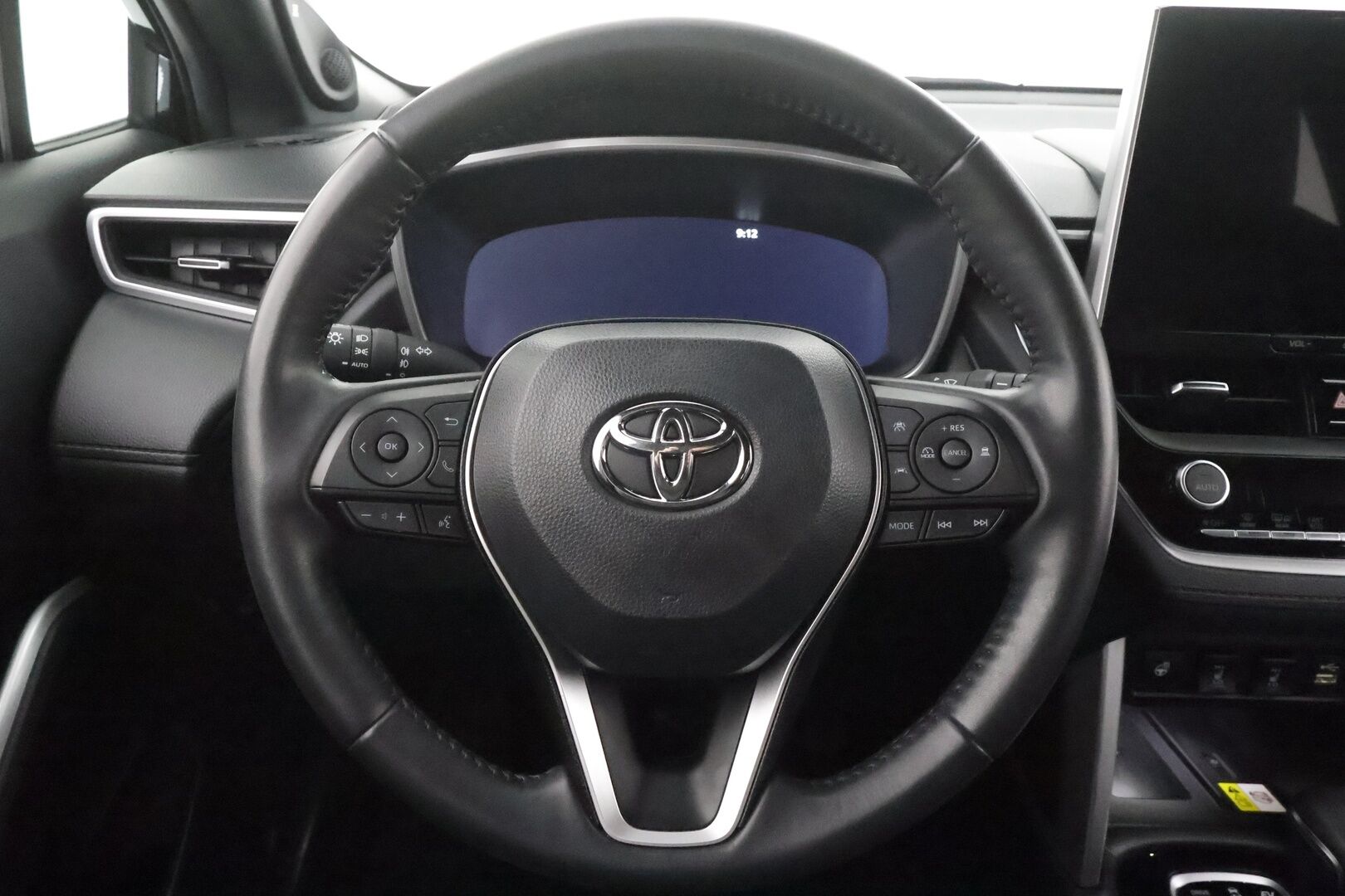 TOYOTA COROLLA CROSS 2023 2.0 Hybrid AWD-i Premium - | ACC | JBL | P.Kamera | Sähköpenkki | Digimittari | Ratinlämmitin | Keylessgo | Nahat | LED | Ratinlämmitin |