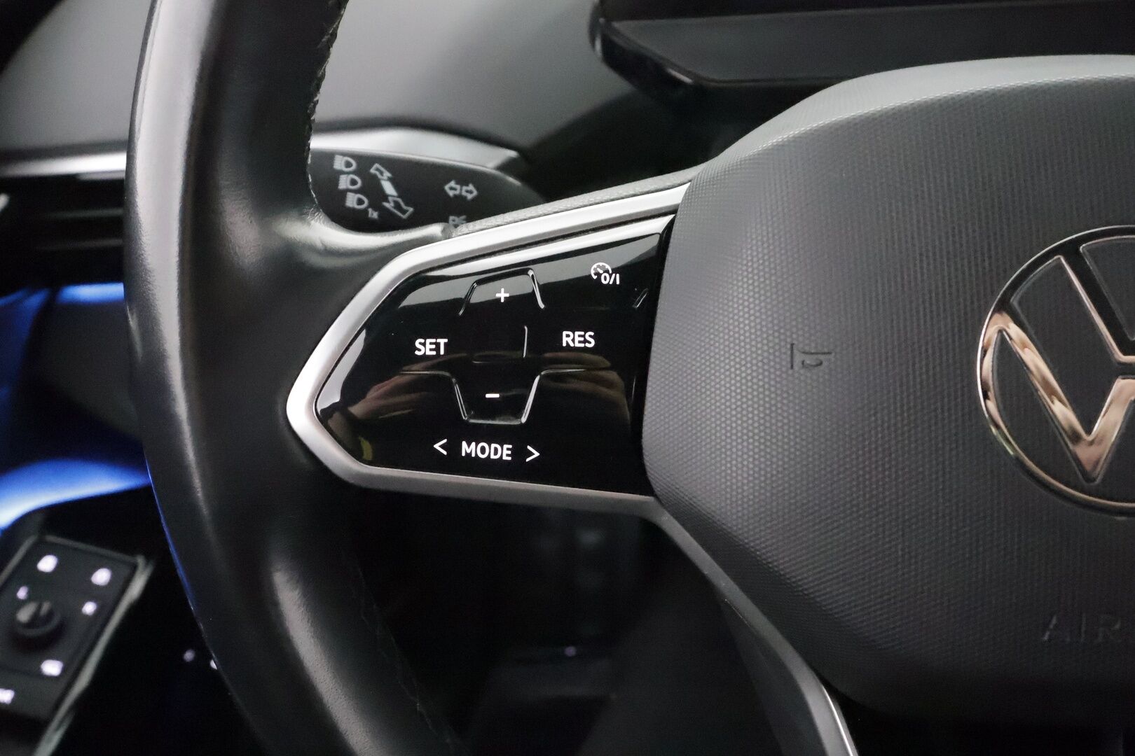 VOLKSWAGEN ID.4 2023 Pro Performance 150kW - | ACC | ILP | 360° | Koukku | Sähkökontti | Travel assist | Lämm. tuulilasi  | Kahdet renkaat aluvantein | Merkkihuollot |