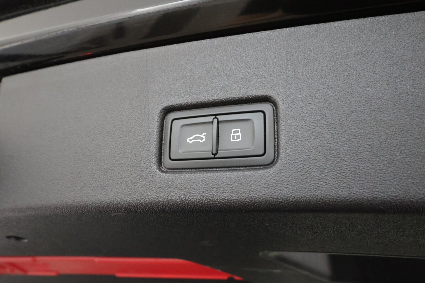 AUDI Q4 E-TRON 2024 82kWh 50 e-tron Quattro - ACC | SONOS | ILP | Koukku | Matrix | Nahat | Sähköpenkki | P.kamera