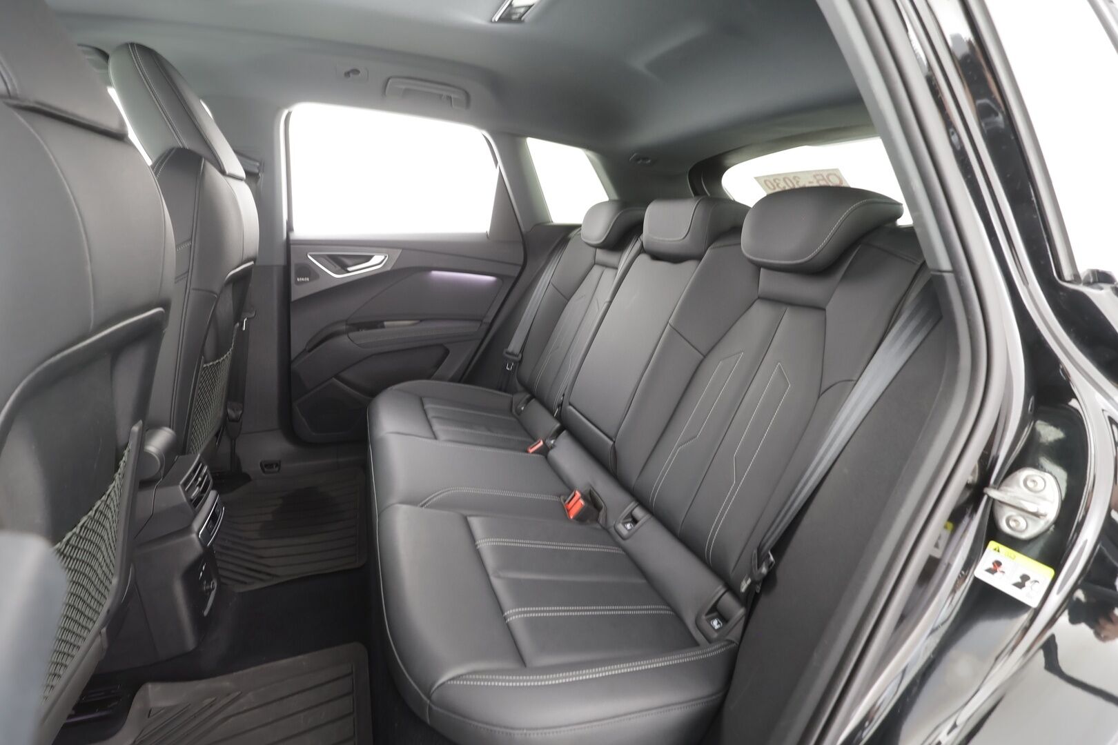 AUDI Q4 E-TRON 2024 82kWh 50 e-tron Quattro - ACC | SONOS | ILP | Koukku | Matrix | Nahat | Sähköpenkki | P.kamera