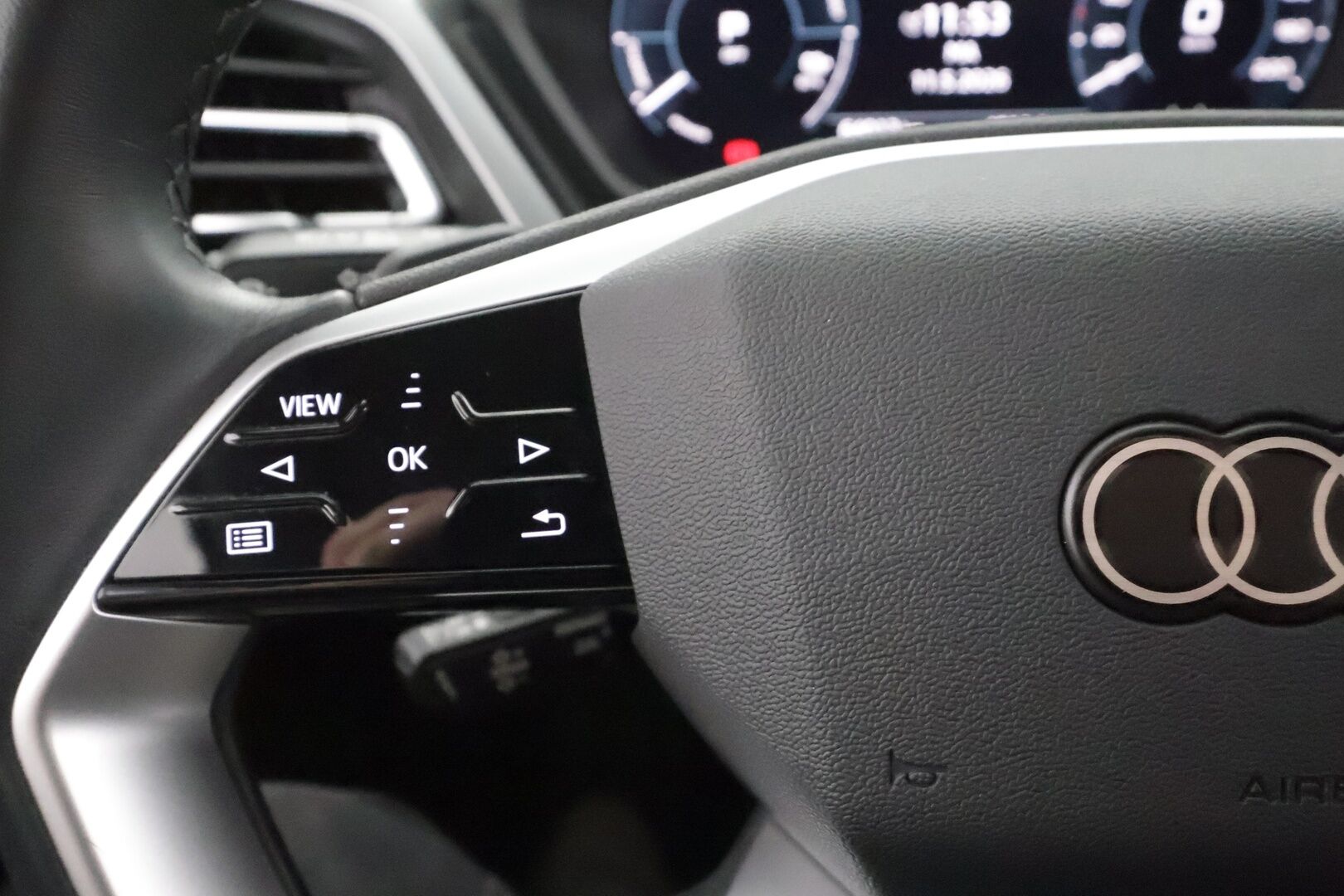AUDI Q4 E-TRON 2024 82kWh 50 e-tron Quattro - ACC | SONOS | ILP | Koukku | Matrix | Nahat | Sähköpenkki | P.kamera