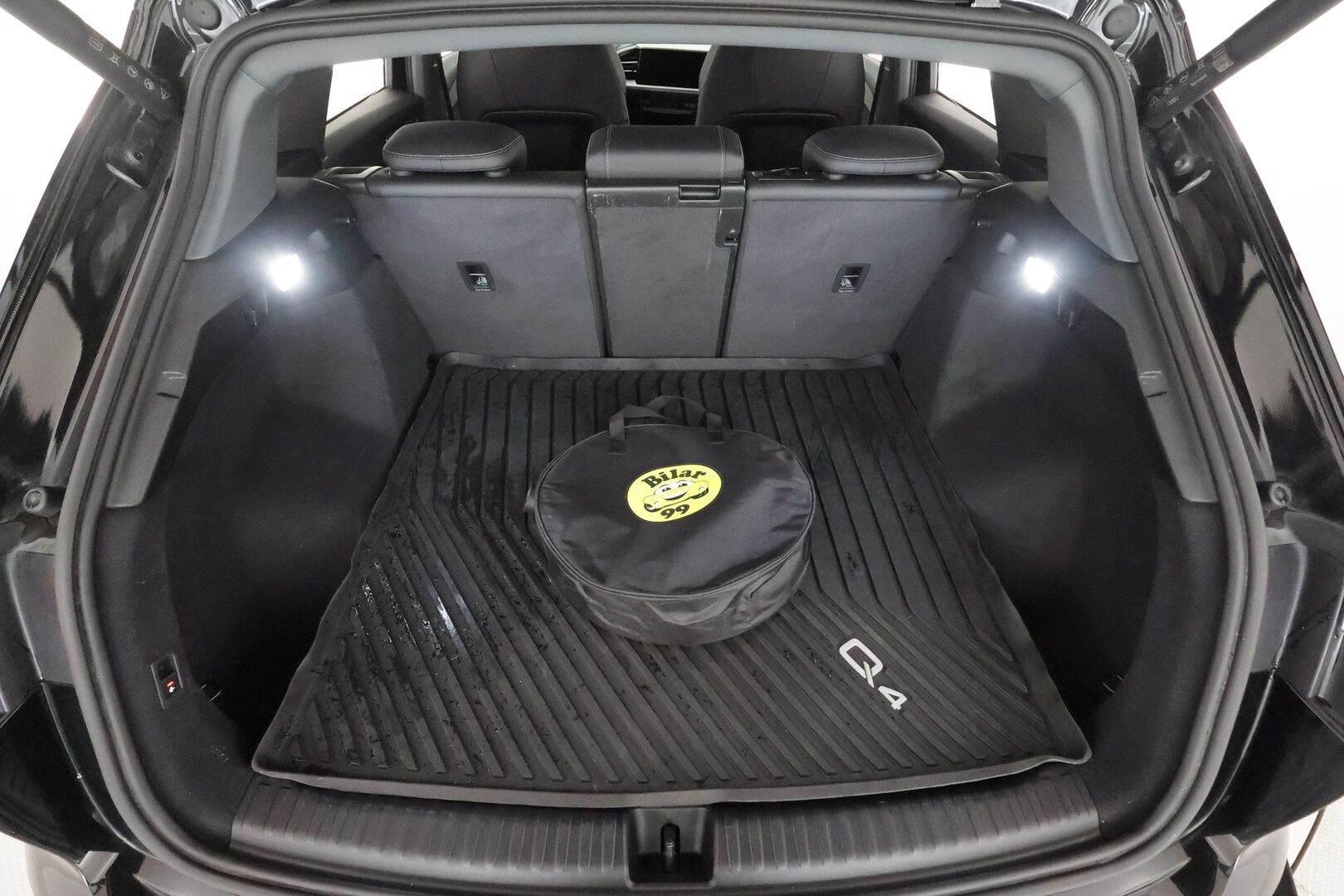 AUDI Q4 E-TRON 2024 82kWh 50 e-tron Quattro - ACC | SONOS | ILP | Koukku | Matrix | Nahat | Sähköpenkki | P.kamera