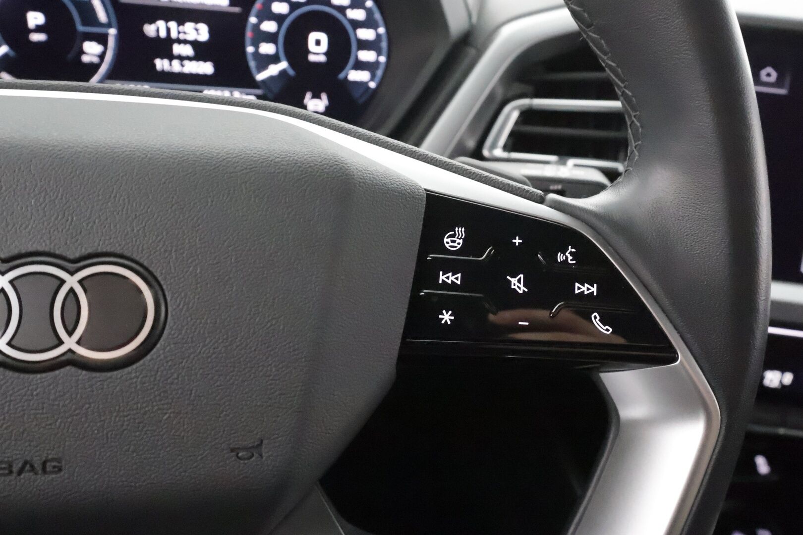 AUDI Q4 E-TRON 2024 82kWh 50 e-tron Quattro - ACC | SONOS | ILP | Koukku | Matrix | Nahat | Sähköpenkki | P.kamera