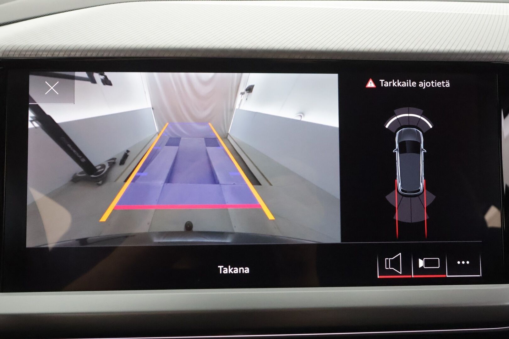 AUDI Q4 E-TRON 2024 82kWh 50 e-tron Quattro - ACC | SONOS | ILP | Koukku | Matrix | Nahat | Sähköpenkki | P.kamera