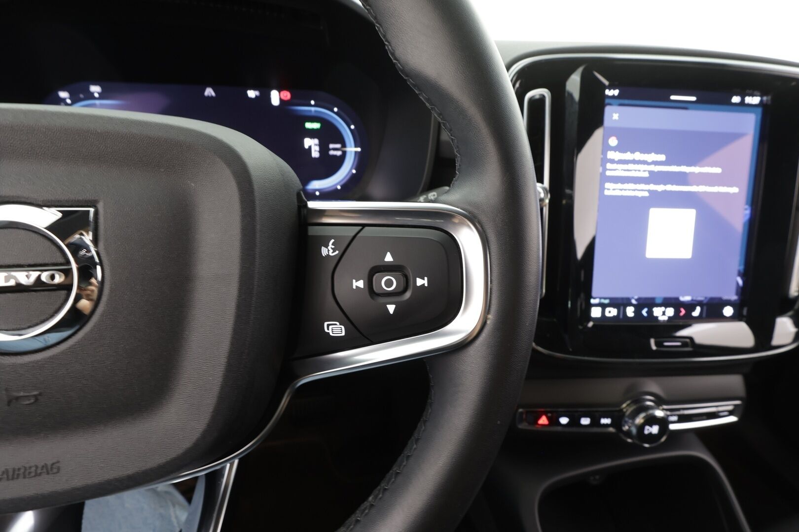 Volvo XC40 2023 Recharge Single Plus aut - ILP | ACC | LED | Kamera | Muistipenkki | Navi | SOH 96.6% | Kahdet renkaat aluvanteilla | Merkkihuollettu