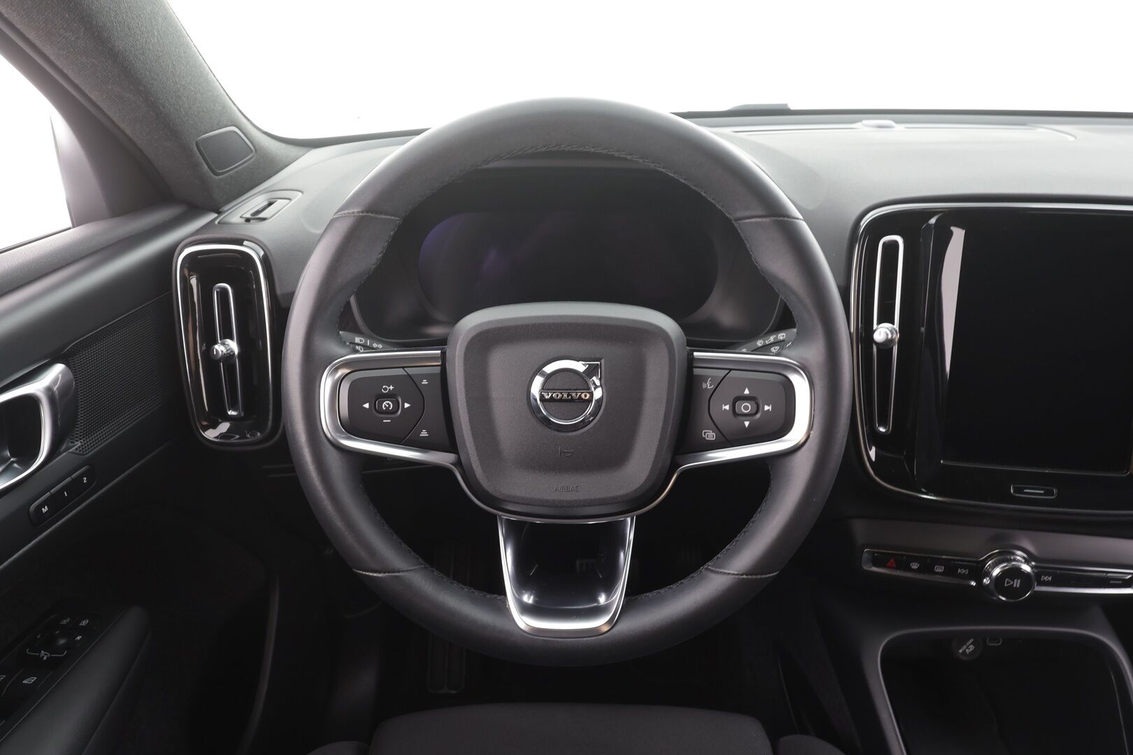 Volvo XC40 2023 Recharge Single Plus aut - ILP | ACC | LED | Kamera | Muistipenkki | Navi | SOH 96.6% | Kahdet renkaat aluvanteilla | Merkkihuollettu