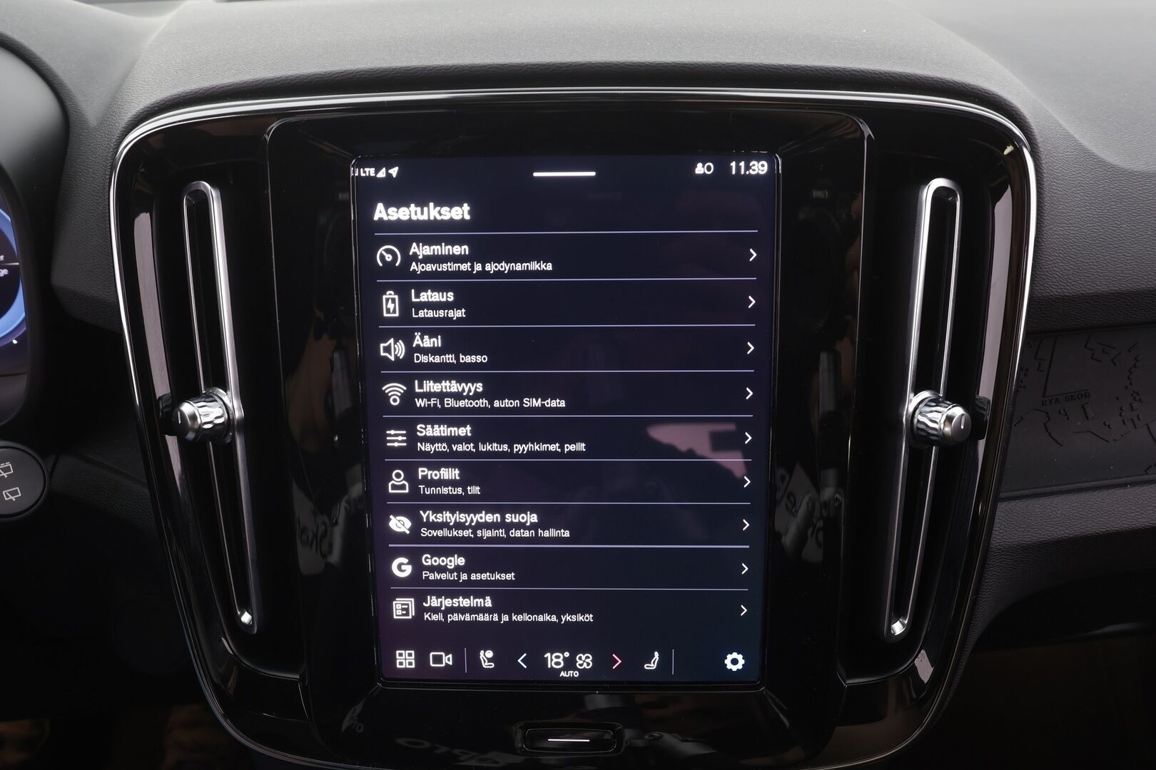 Volvo XC40 2023 Recharge Single Plus aut - ILP | ACC | LED | Kamera | Muistipenkki | Navi | SOH 96.6% | Kahdet renkaat aluvanteilla | Merkkihuollettu