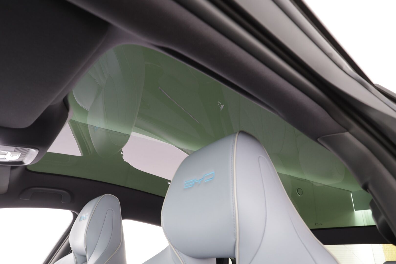 BYD SEAL 2025 Seal EV Design RWD 82,5kWh - | ACC | ILP | Dynaudio | 360° | Ilmastoidut nahat | Lasikatto | Ratinlämmitin | LED | Navi | Keyless | Huippuvarusteet |