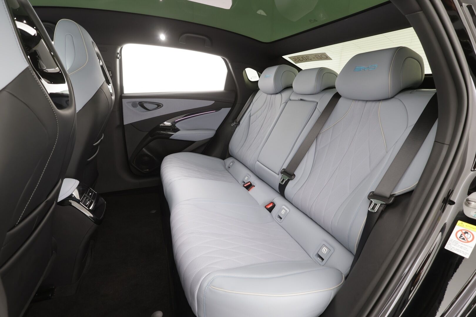 BYD SEAL 2025 Seal EV Design RWD 82,5kWh - | ACC | ILP | Dynaudio | 360° | Ilmastoidut nahat | Lasikatto | Ratinlämmitin | LED | Navi | Keyless | Huippuvarusteet |