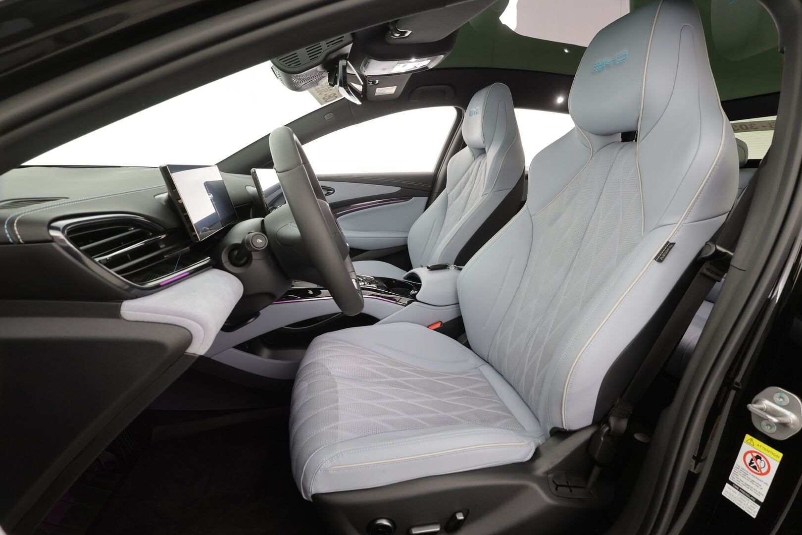 BYD SEAL 2025 Seal EV Design RWD 82,5kWh - | ACC | ILP | Dynaudio | 360° | Ilmastoidut nahat | Lasikatto | Ratinlämmitin | LED | Navi | Keyless | Huippuvarusteet |