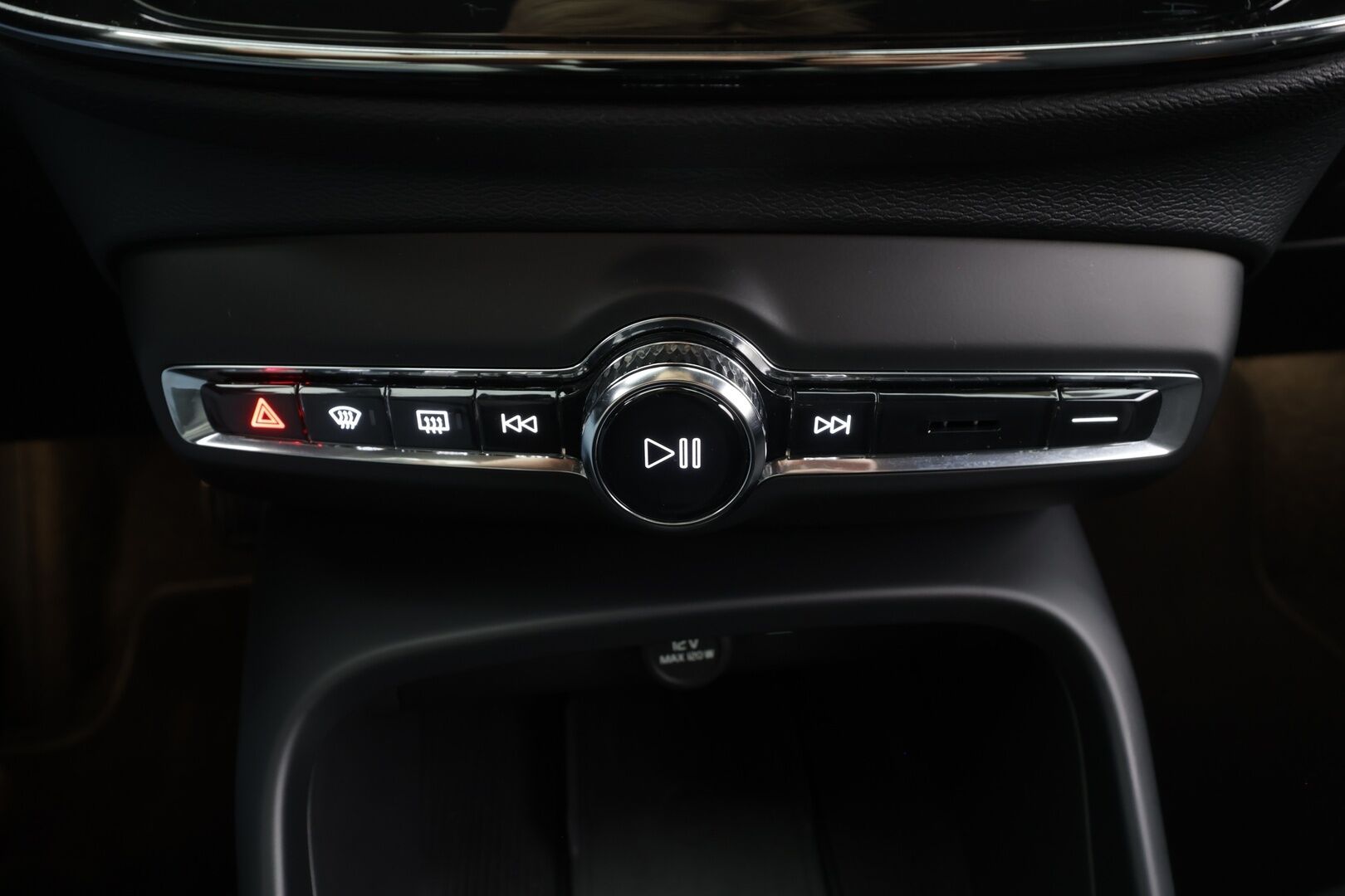 Volvo XC40 2023 Recharge Single Plus aut - | ACC | ILP | P.Kamera | Sporttipenkit | BLIS | Navi | LED | Ratinlämmitin | Koti & Kauppalaturi | Merkkihuollettu