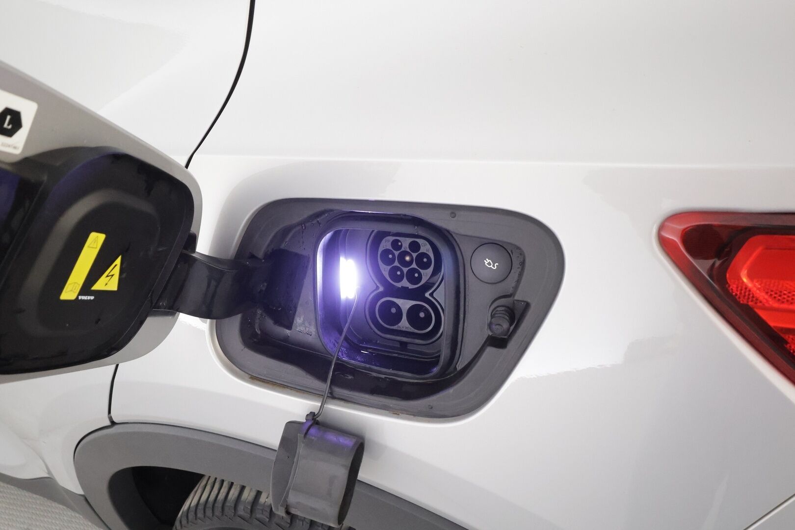 Volvo XC40 2023 Recharge Single Plus aut - | ACC | ILP | P.Kamera | Sporttipenkit | BLIS | Navi | LED | Ratinlämmitin | Koti & Kauppalaturi | Merkkihuollettu