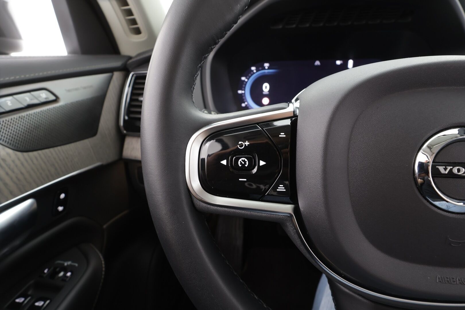 Volvo XC90 2023 T8 AWD Long Range High Performance Plus Dark 7-P - | Pilot assist | Webasto | H/K | Full-LED | Muistipenkki | 360-Kamera | Keyless | Merkkihuollettu | 