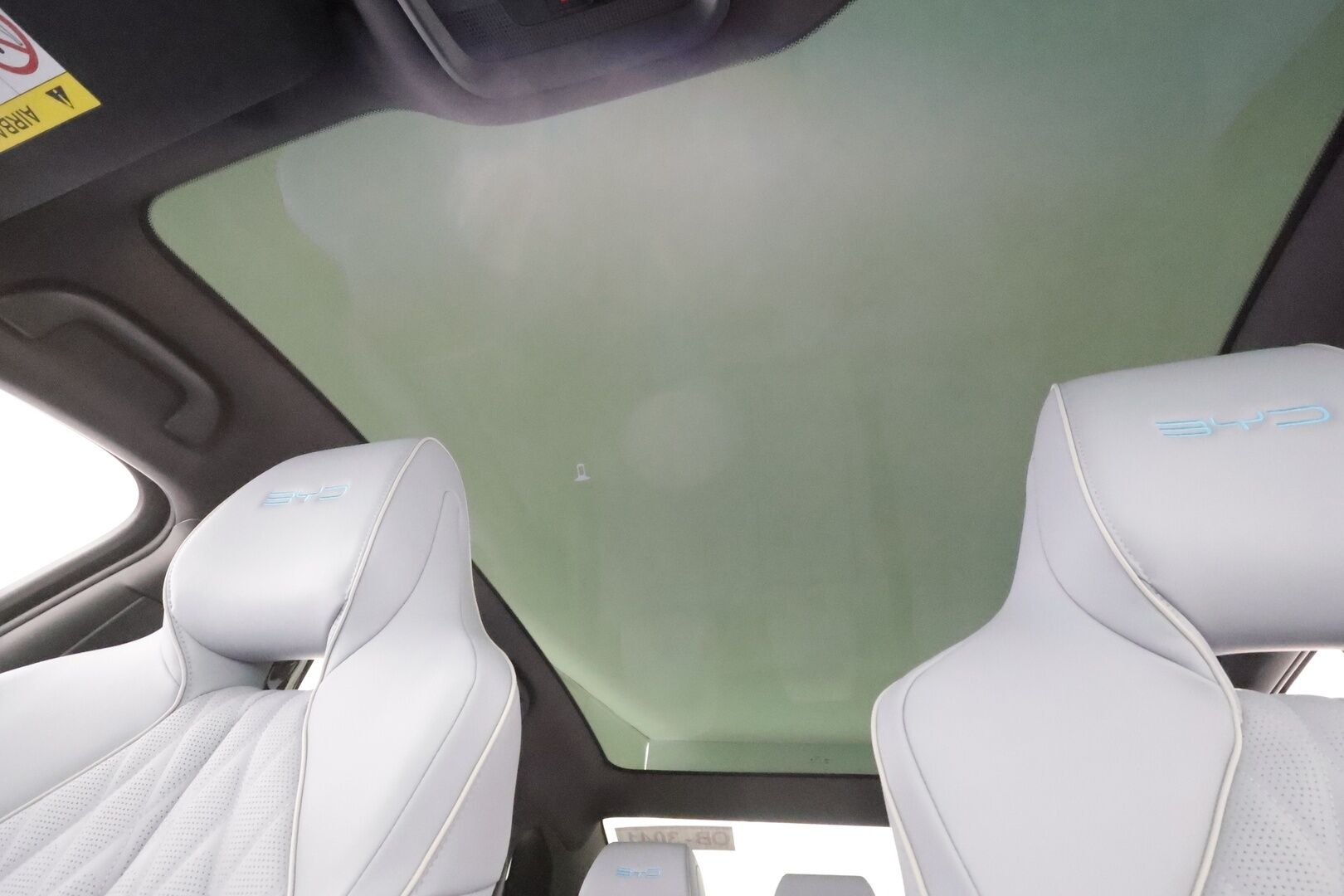 BYD SEAL 2025 Seal EV Design RWD 82,5kWh - | ACC | ILP | Dynaudio | 360° | Ilmastoidut nahat | Lasikatto | Sähköpenkit | Navi | LED | Keyless | Ratinlämmitin | Huippuvarusteet |