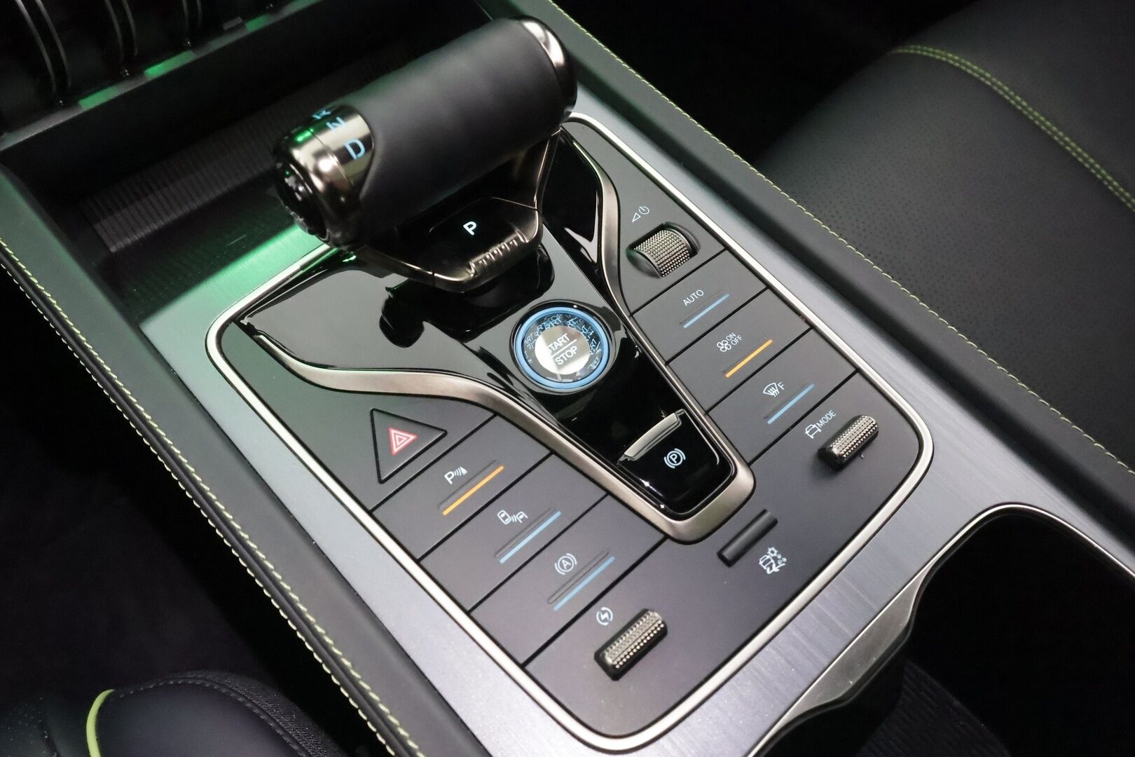 BYD ATTO 3 2025 Comfort - | ACC | ILP | Panorama | Katvevaroitin | 360° | Sähköpenkit | Navi | LED | Ratinlämmitin | Keyless | Nahat | 