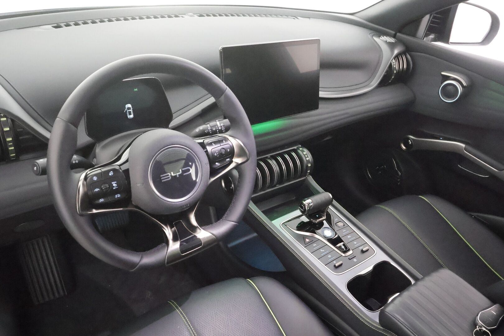 BYD ATTO 3 2025 Comfort - | ACC | ILP | Panorama | Katvevaroitin | 360° | Sähköpenkit | Navi | LED | Ratinlämmitin | Keyless | Nahat | 